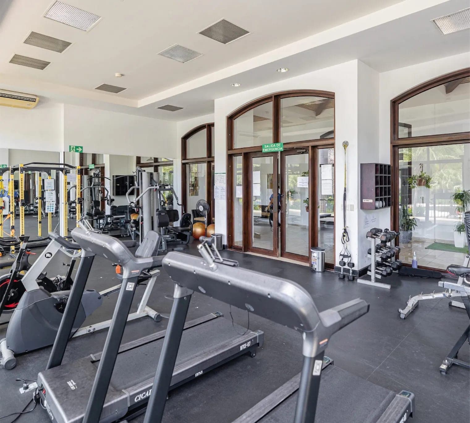 Gimnasio equipado